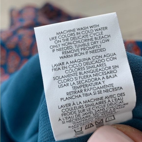 Cabi #3275 Blue Medallion Reign Style Sleeveless Ruffle Blouse Top - Picture 7 of 11